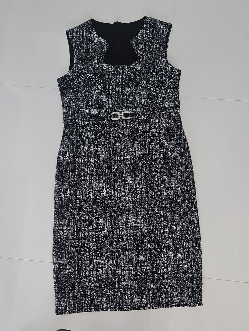 Textured Black & White Sleeveless Sheath Dress with Decorative Buckle